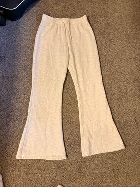 Woman’s Light Gray Flare Sweatpant Hollister